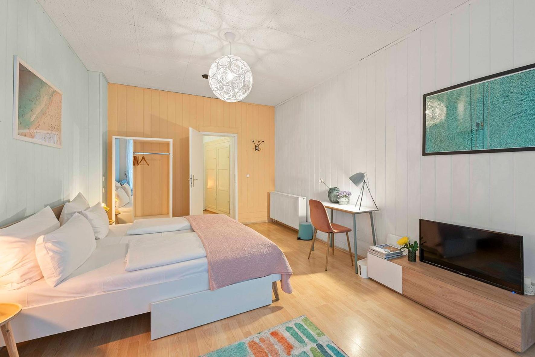 33 S-bahn Schönhauser Allee Apartment Berlin